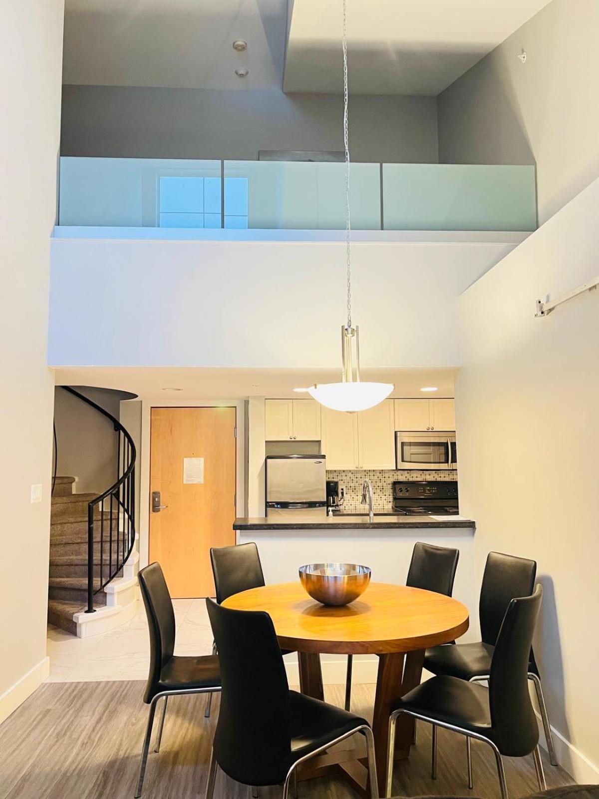 Tyndalstone Lodge 3 Bedroom In The Heart Of Village North Whistler Exterior foto
