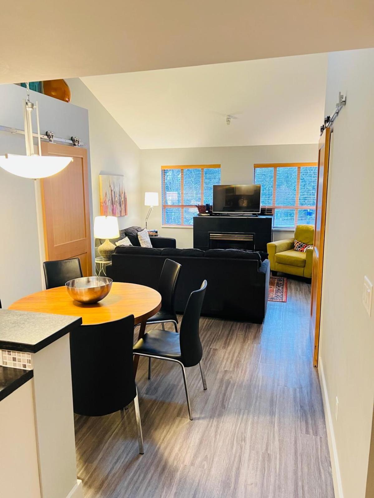 Tyndalstone Lodge 3 Bedroom In The Heart Of Village North Whistler Exterior foto