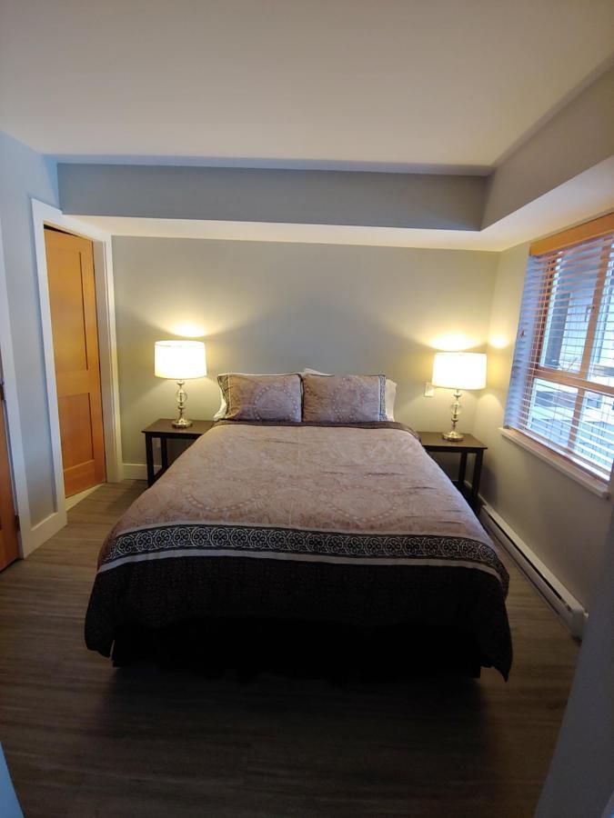 Tyndalstone Lodge 3 Bedroom In The Heart Of Village North Whistler Exterior foto